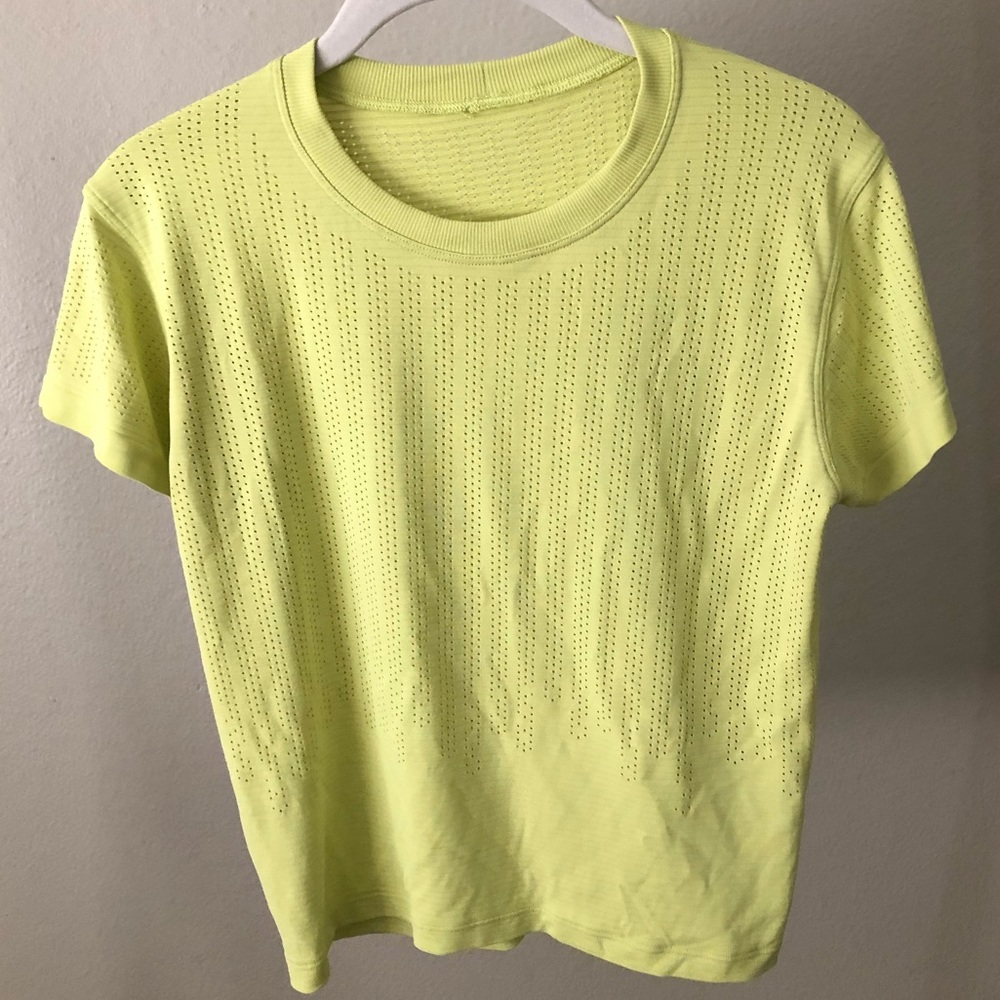 Lululemon crop breathe shirt lime size 6